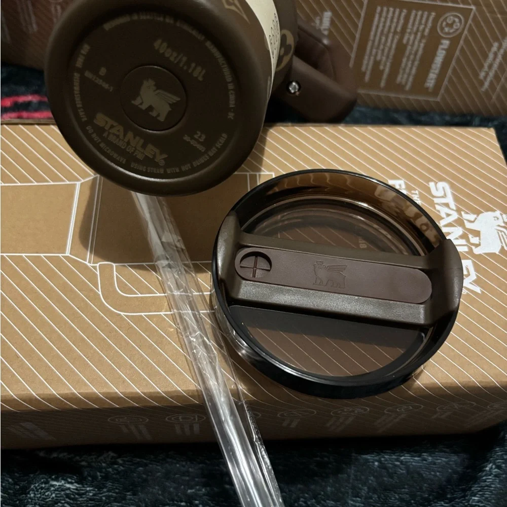 LV Brown and Gold Tumbler - Picture 3 of 3